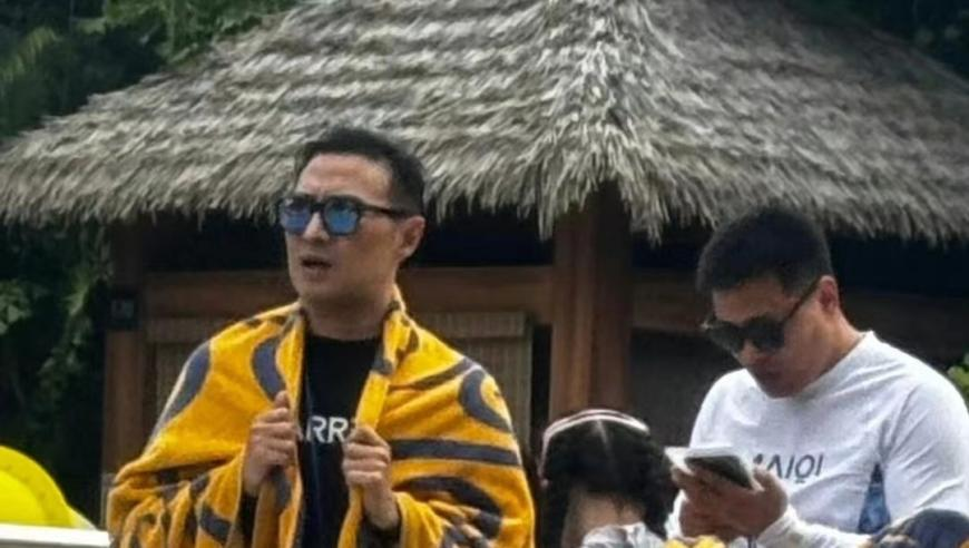 柴犬被马犬咬脸气到龇牙却不敢还手,王中王致力打造火热全网750,最佳精选解释落实_户外版V14.33